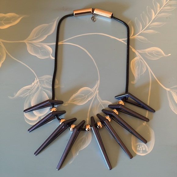 Jewelry - Chic Navy  and Gold Spike Necklace